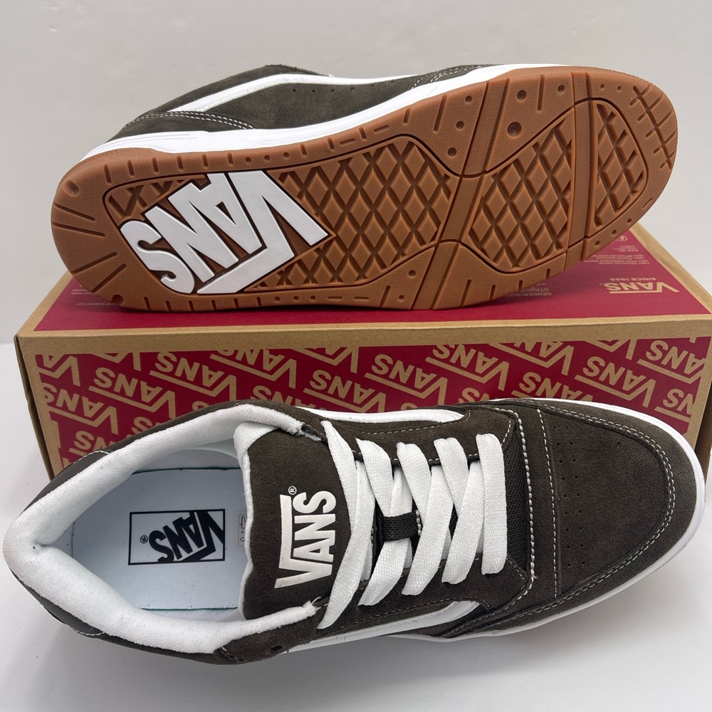 Vans Men's Brown Suede Hylane
Suede Brown
VN000D26DFN Sneakers - Picture 3 of 16